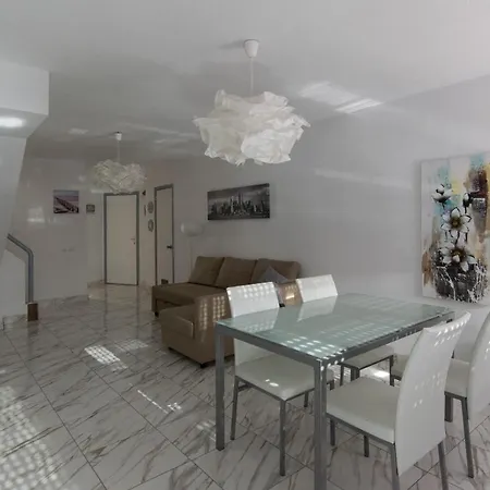 3 Bedrooms With City View And Terrace At Corralejo 2 Km Away From The Beach Appartement La Oliva