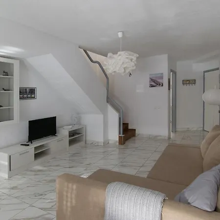 3 Bedrooms With City View And Terrace At Corralejo 2 Km Away From The Beach Appartement La Oliva